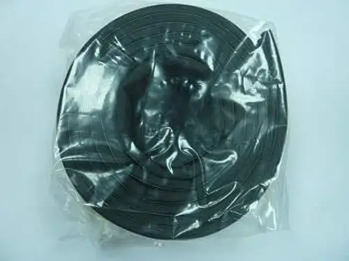 Schwarzes Dichtungsband, ordentlich aufgerollt und in einer transparenten Verpackung. Geeignet für verschiedene Anwendungen, möglicherweise auch von Remeha.